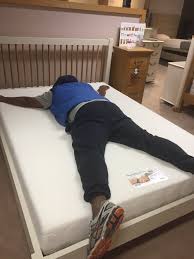 modikoeraps's tweet photo. #IWantToStartDatingBut this is how sleep everyday. https://t.co/IE9RG0G7hM
