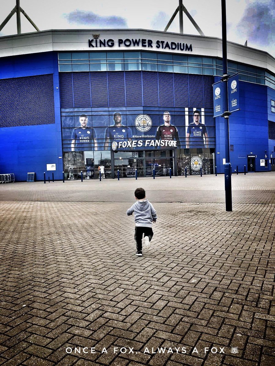 claire_l_jarvis's tweet photo. Someone’s excited to get his first @lcfc kit 🦊💙⚽️ #fearless #foreverfox #proud #lestah https://t.co/xDdmiAttDS