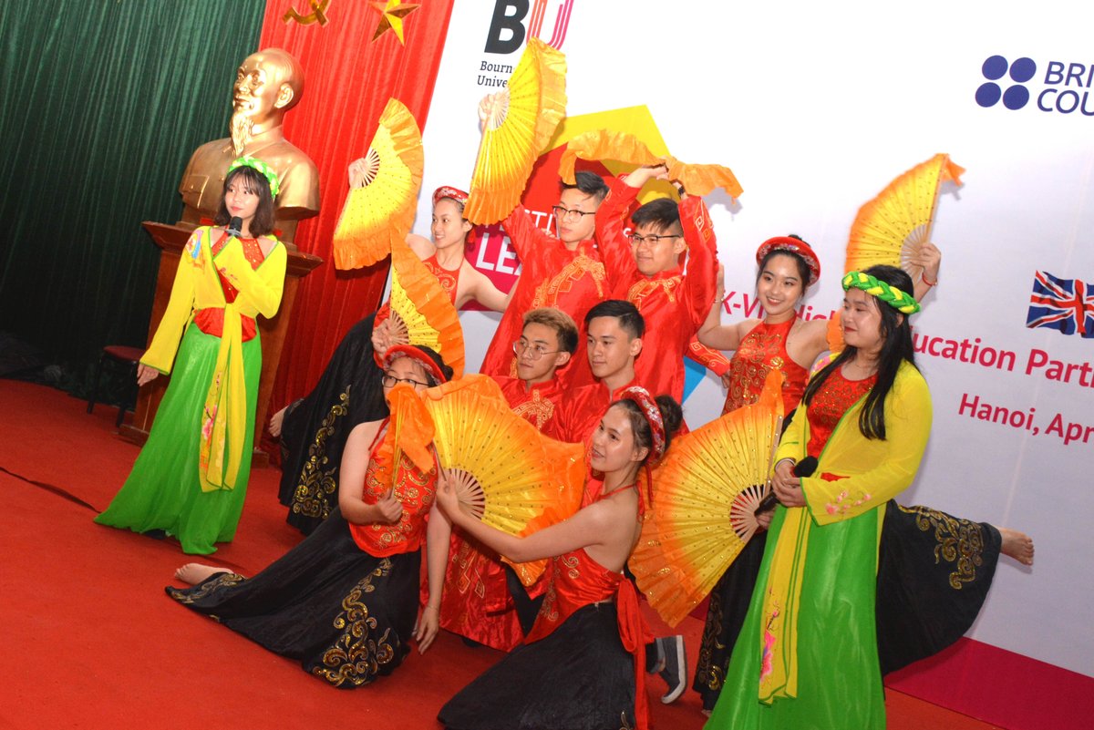 bournemouthuni's tweet photo. Global Festival of Learning 2019 takes best of Bournemouth to Vietnam! Read more about what happened when BU went to Vietnam for a week here > https://t.co/xAbWQ1aMFE #GlobalFoL19 https://t.co/QZkLfJbYV2