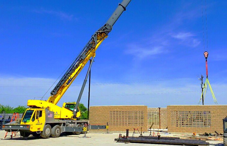 Americrane1's tweet photo. 115 tons setting a chiller. 
#AmeriCrane 
#AlwaysLookingUp 
#StrengthThoughPassion 
#CranePower
#Crane https://t.co/Ak10oneDDu