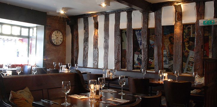 To see what’s on our Set Menu this week, visit theoppo.co.uk/specials-menu/

Call 01789269980 or go to theoppo.co.uk/reservations to book your table.