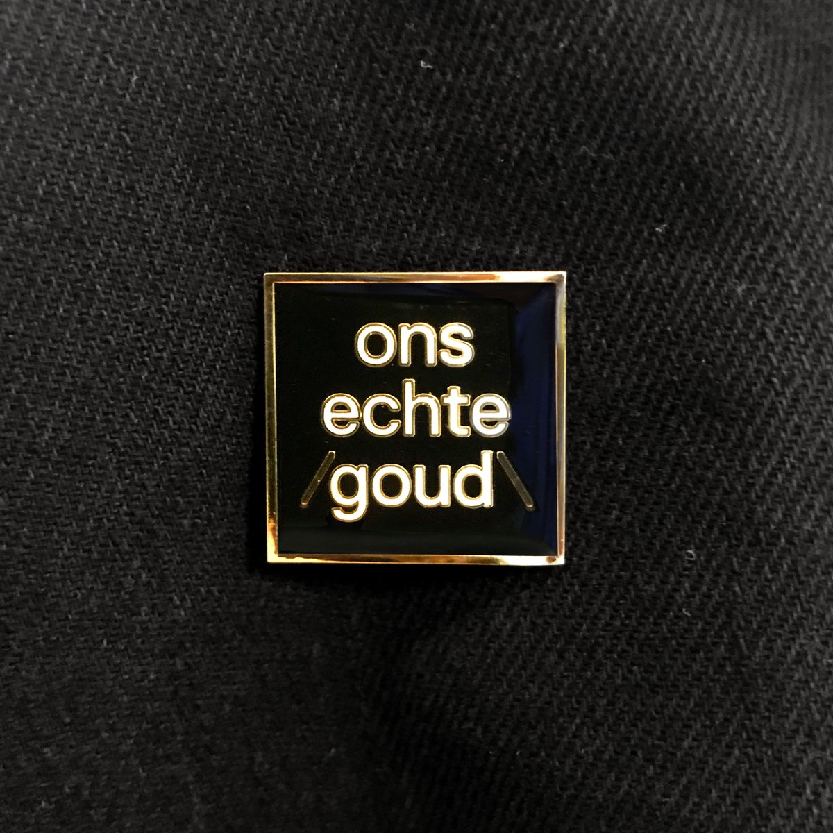 This week we proudly wear our @MuseumweekNL pin. For the fifth year in row we've worked ourselves black and gold for this amazing event. Make sure to dig some gold yourself the coming days. 
#OnsEchteGoud #museumvereniging #visualdesign #gold