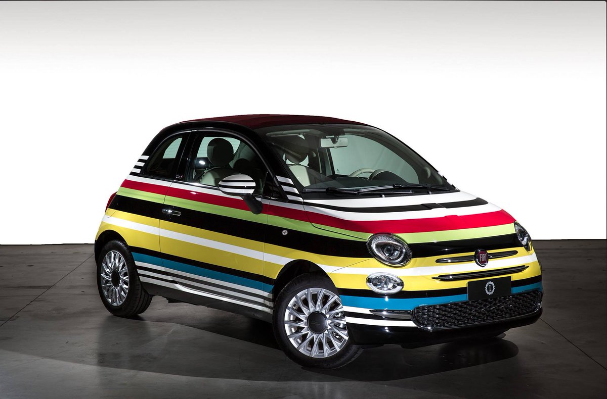 Holly Willoughby dressed as Fiat 500s - a thread.   #Fiat  #Fiat500  #HollyWilloughby  @FIAT_UK  @hollywills