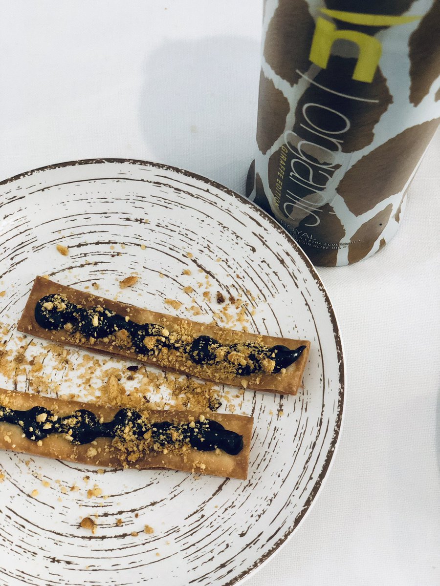 n_organic's tweet photo. 👨🏻‍🍳Éste clásico aperitivo de morcilla, kikos y NATURE Royal ECO en @lossentidos13 está tremendo 😋

#ñorganic #royal #edicionjirafa #delicatessendelanaturaleza #juanpablogamez #restaurantelossentidos https://t.co/7GPn2smMbb
