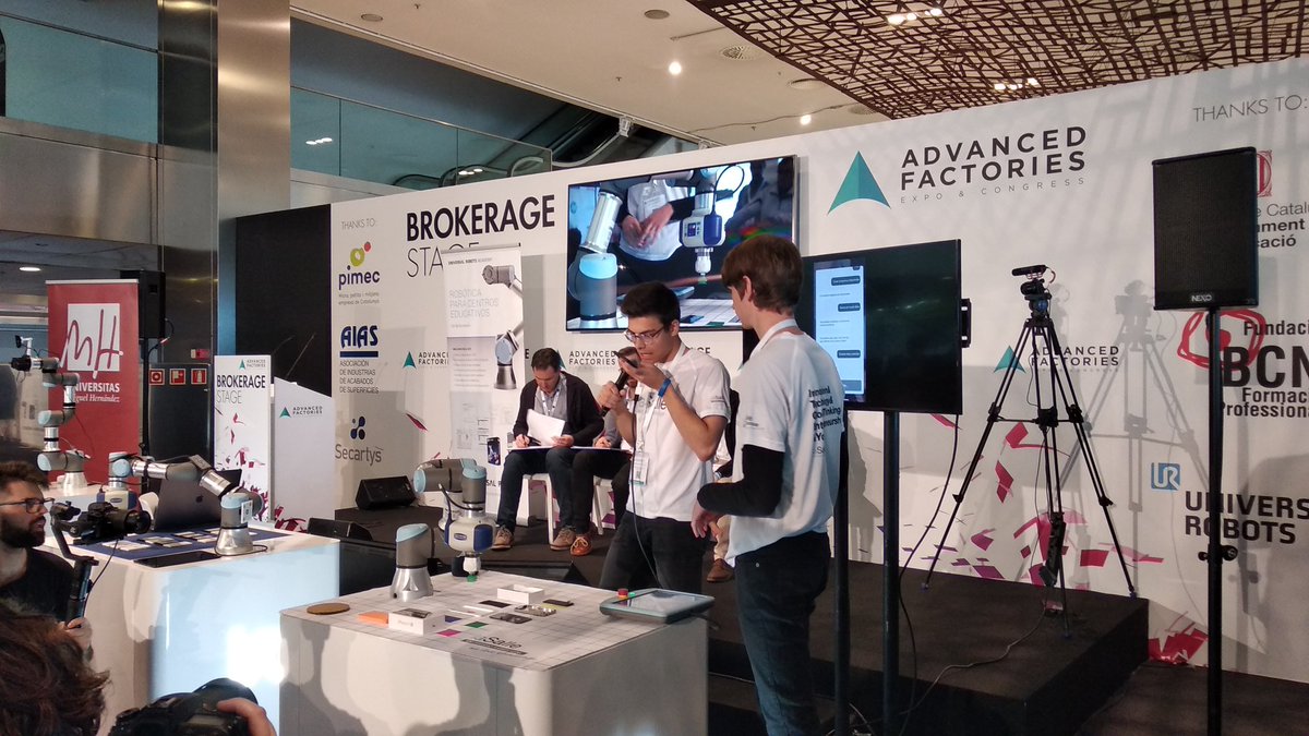 AdvanFactories's tweet photo. @UR_Iberia @la_UPC @epse_umh @LaSalleBCN @UniversidadMH Ya está en acción el 3r grupo finalista de #HackTheCobot en #AF2019! https://t.co/mqxVCVizvH