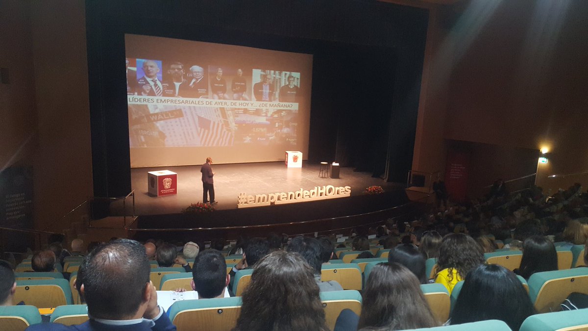 hoimpulsa's tweet photo. Gran ponencia del profesor @DeLiebanaCOPE en #emprendedHOres, dando las clave económicas mundiales. https://t.co/v9zRfgx07k