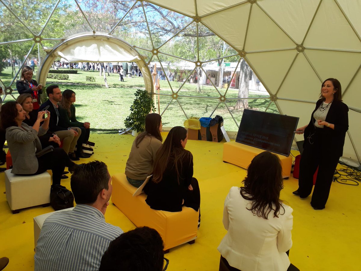 "En la transformación digital el 100% de los empleos se verán impactados. Este impacto se manifiesta a través de las 5 Tendencias del #FuturoDelEmpleo:
1. Talent Mangnent
2. Digital Leader
3. Hibrid Talent Ecosystem
4. Talent Experience
5. Skill Revolution"
<a href="/juliargueza/">Julia Rodríguez Arellano</a>