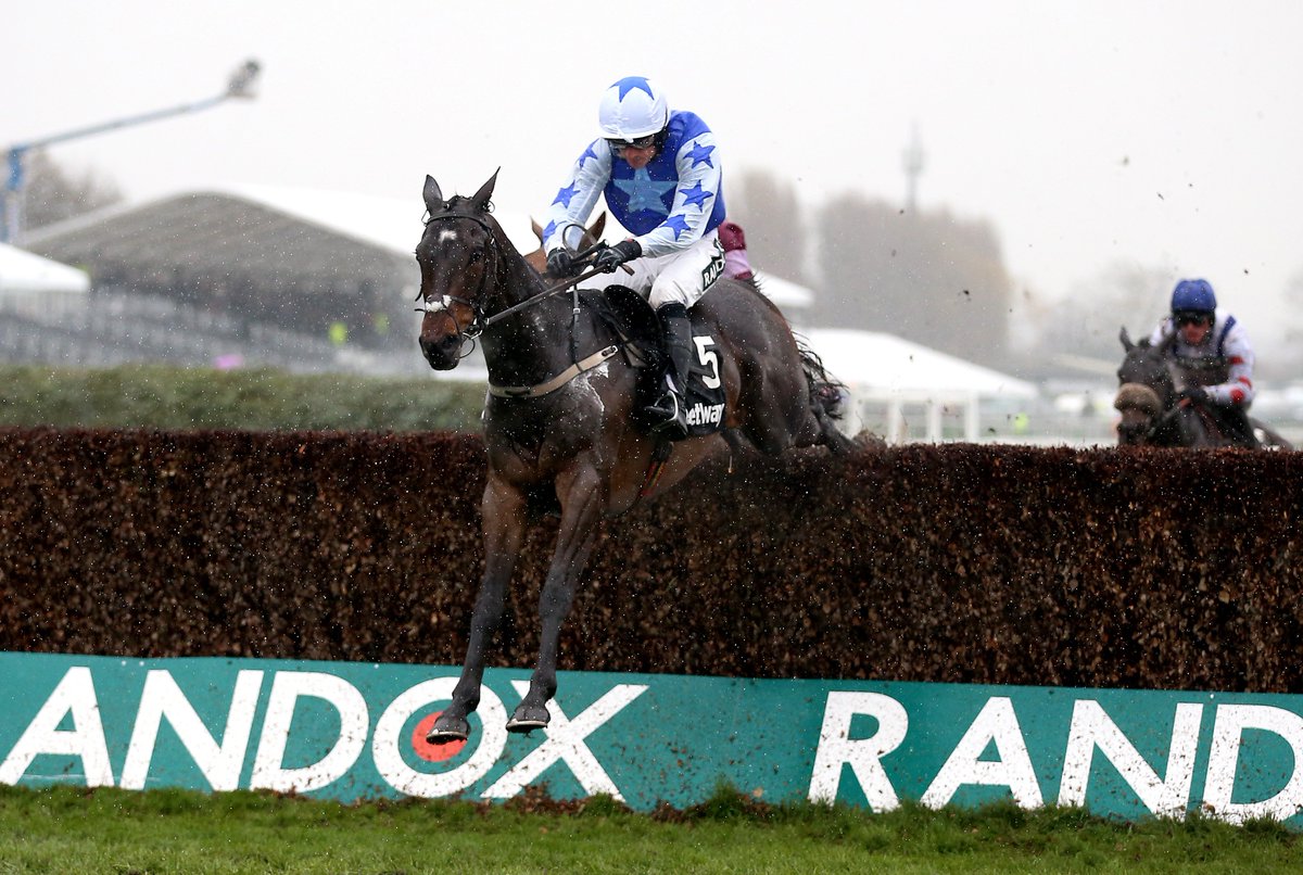 🏇 Free Bet Competition 🏇

We're giving away 5 x £20 Free Bets, for your chance to win 
✅Follow <a href="/WillHillRacing/">William Hill Racing</a>
🔁Retweet the post
✍Answer the question below using #WHFreeBet.

Name the horse winning below? 🤔

Terms wh.cm/whfreeb