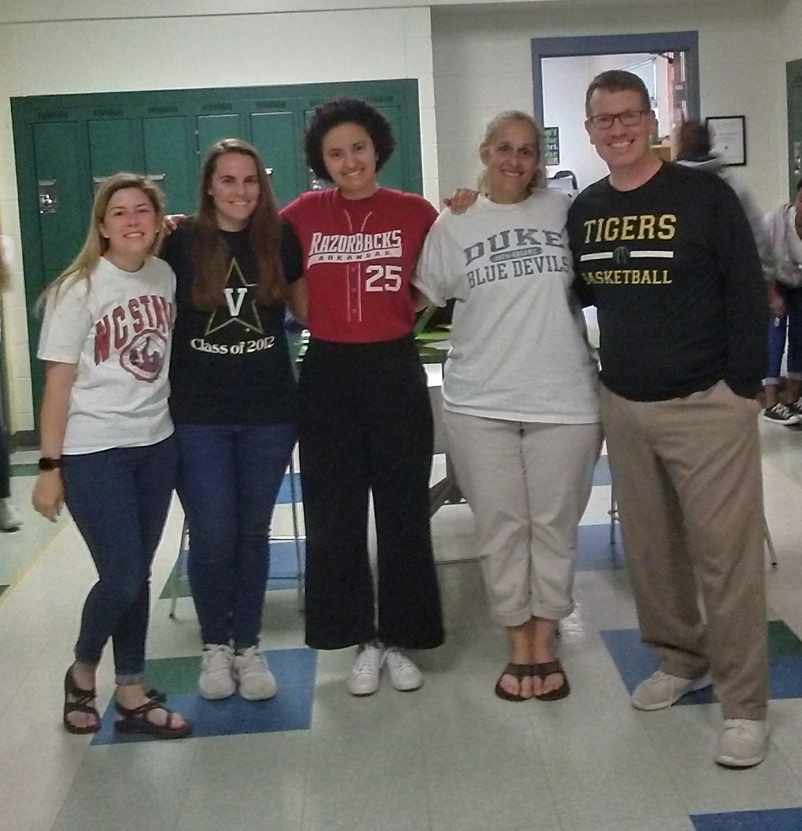 MsYoungcmms's tweet photo. "We've got spirit, yes we do! We've got SPIRIT how 'bout you?!" Jersey Thursday. 8th grade Team Lead showing our school spirit!  @AlainaRainey @BattleJohn316 @CMMSCougars #TeamKidsFirstSpirit https://t.co/F68vUF9Hcd