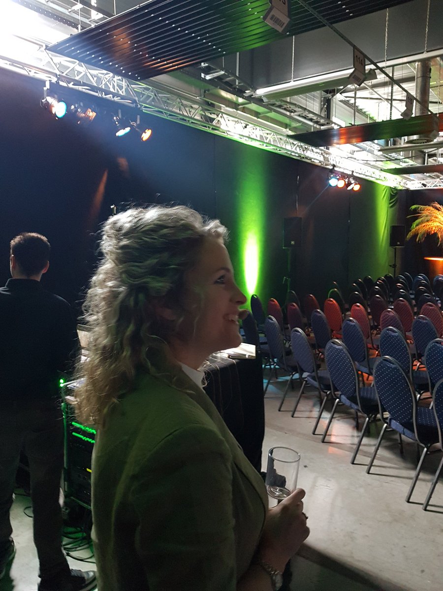 SenefelderNL's tweet photo. Ook Marjolijn Hoffmans, marketingmanager van Donald Duck heeft er zin in. Nog 6 minuten... #SMS19 https://t.co/GwUTCgRnUD