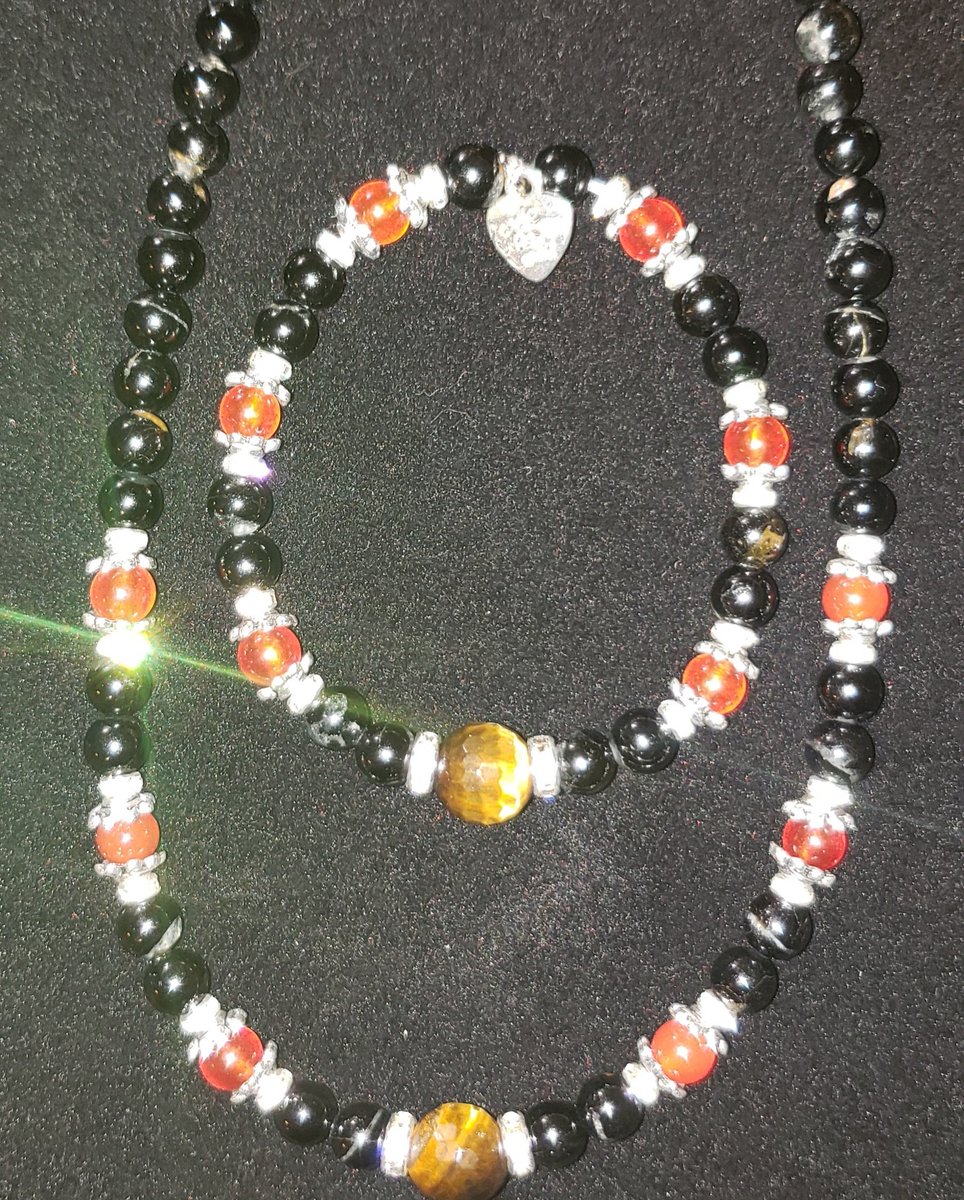 NubiaTouch's tweet photo. #blacktourmaline #redonyx #tigerseye #necklace and #bracelet set! #grounding #wealth #protection #touchofnubiaโค๐ค๐ #madewithlove๐ฝ (looooook! I caught a sparkle!!๐น) https://t.co/N8NmeRm10g