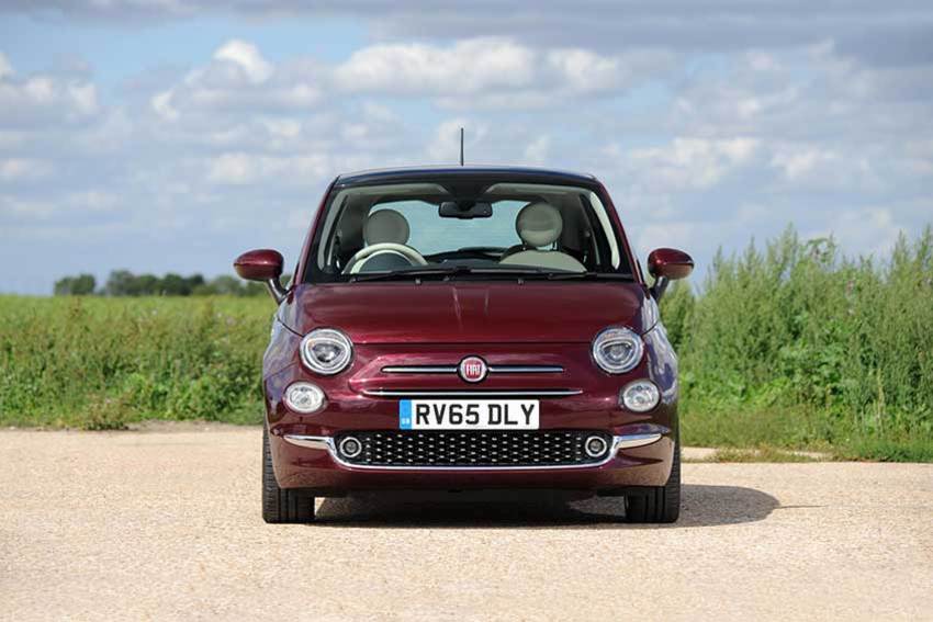 Holly Willoughby dressed as Fiat 500s - a thread.   #Fiat  #Fiat500  #HollyWilloughby  @FIAT_UK  @hollywills