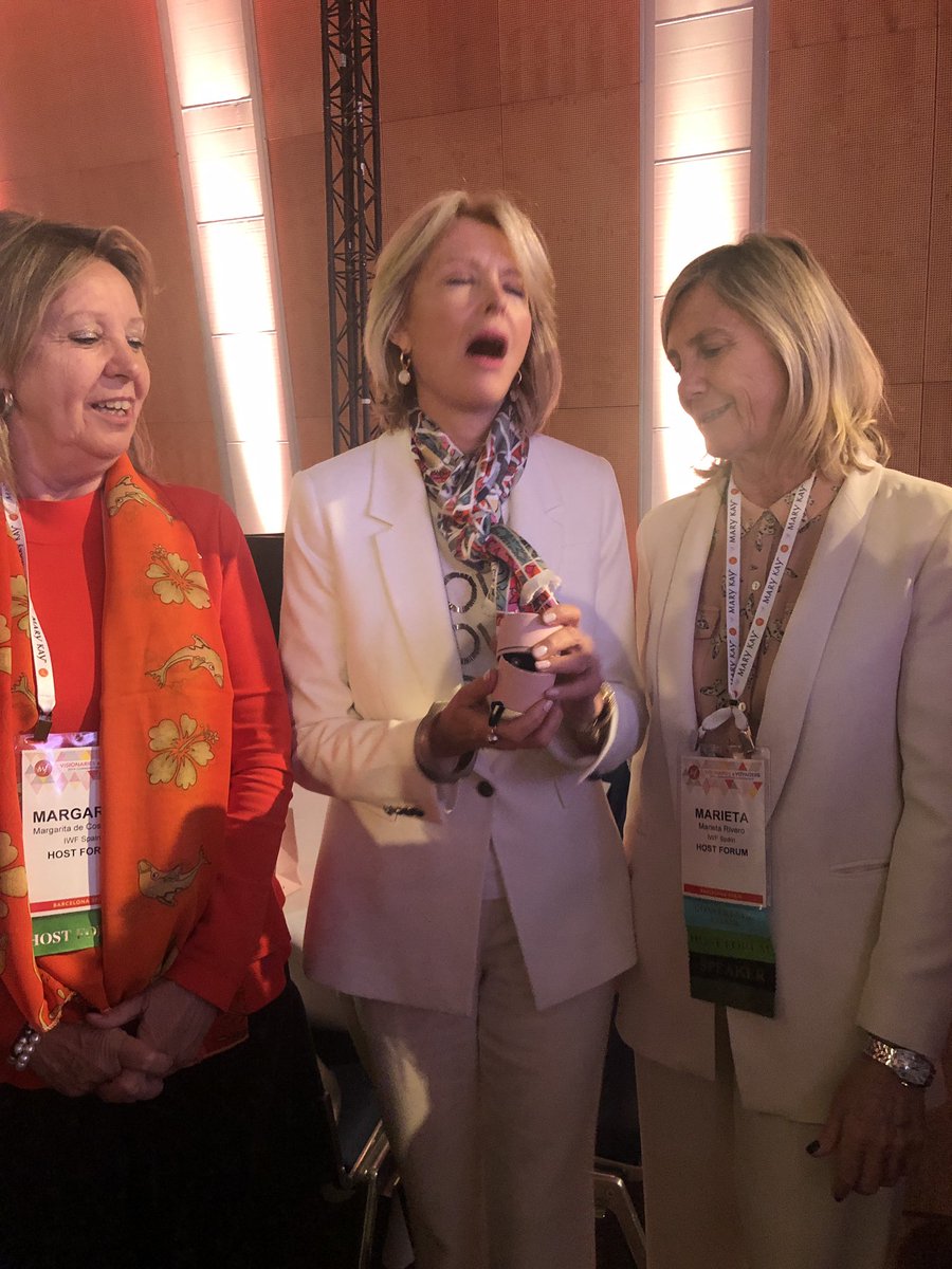 anamb2011's tweet photo. @IWF_Spain At the Barcelona conference, the Spanish IWF members giving a present to Deborah, president of IWF https://t.co/6D1yLvxy28