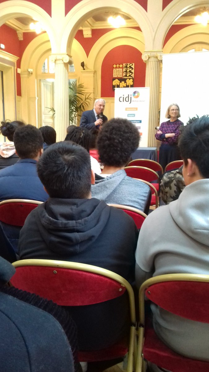 <a href="/mairie16/">mairie</a> c'est parti pour l'atelier secteurs qui recrutent 
Merci à <a href="/MLardreau/">Marie Lardreau #jeunesse#orientation</a> et @DeflandreVale
