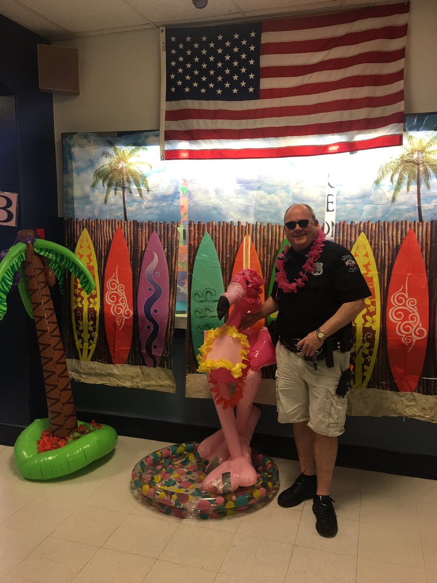 CrispellMiddle's tweet photo. It’s the day before Spring Break @CrispellMiddle - which means it’s Beach Day!!!  #Aloha from the The BEST @CrawfordPolice SRO EVER #SummerIsAStateOfMind https://t.co/8DCvuC0qKn