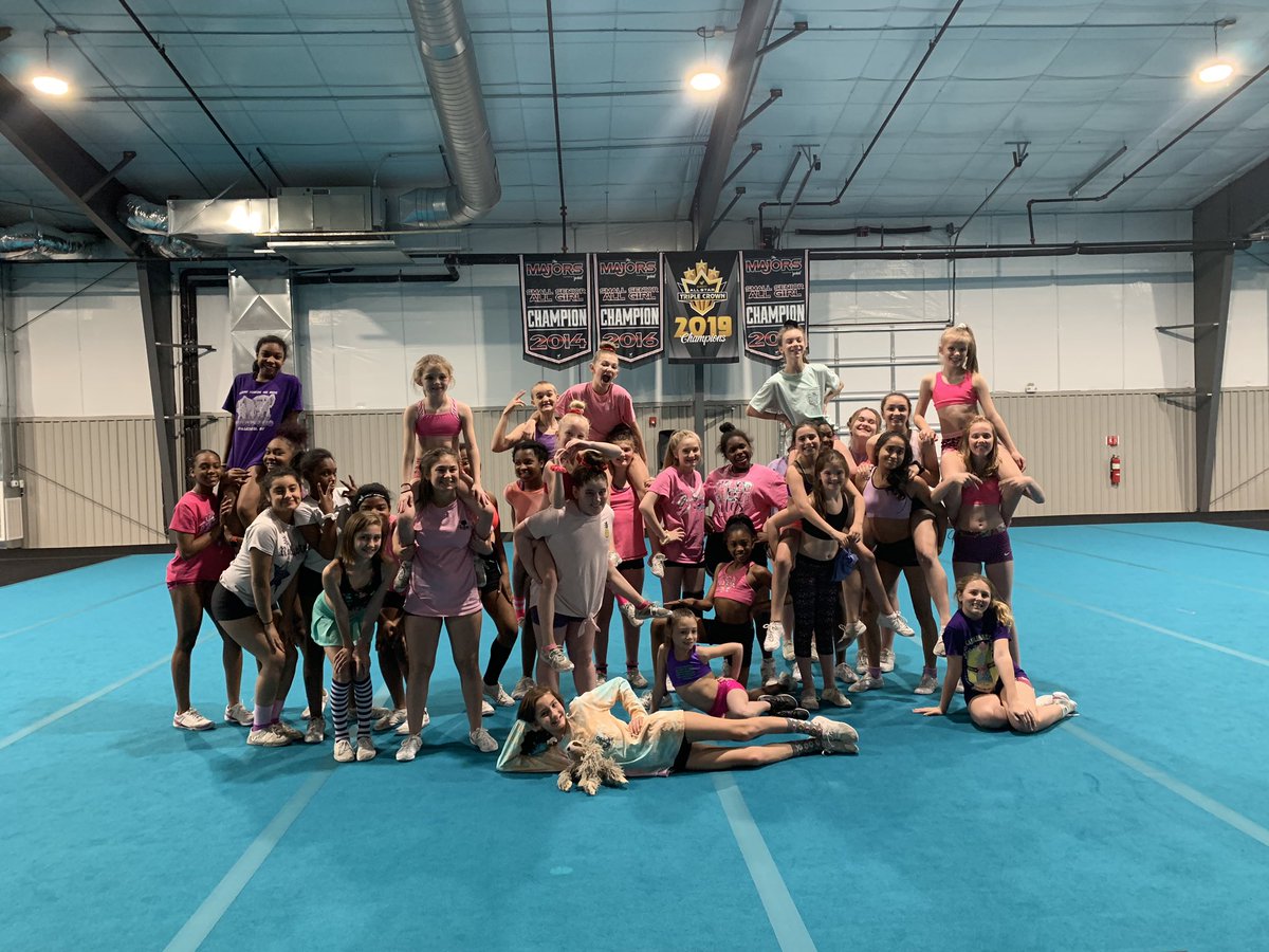 CEALadyMermaids's tweet photo. Sending love from the Lady Mermaids, Senior Swans, and Lady Bugs! -#weseeyoulaylagirl #laylastrong https://t.co/4E8U6GQlUm