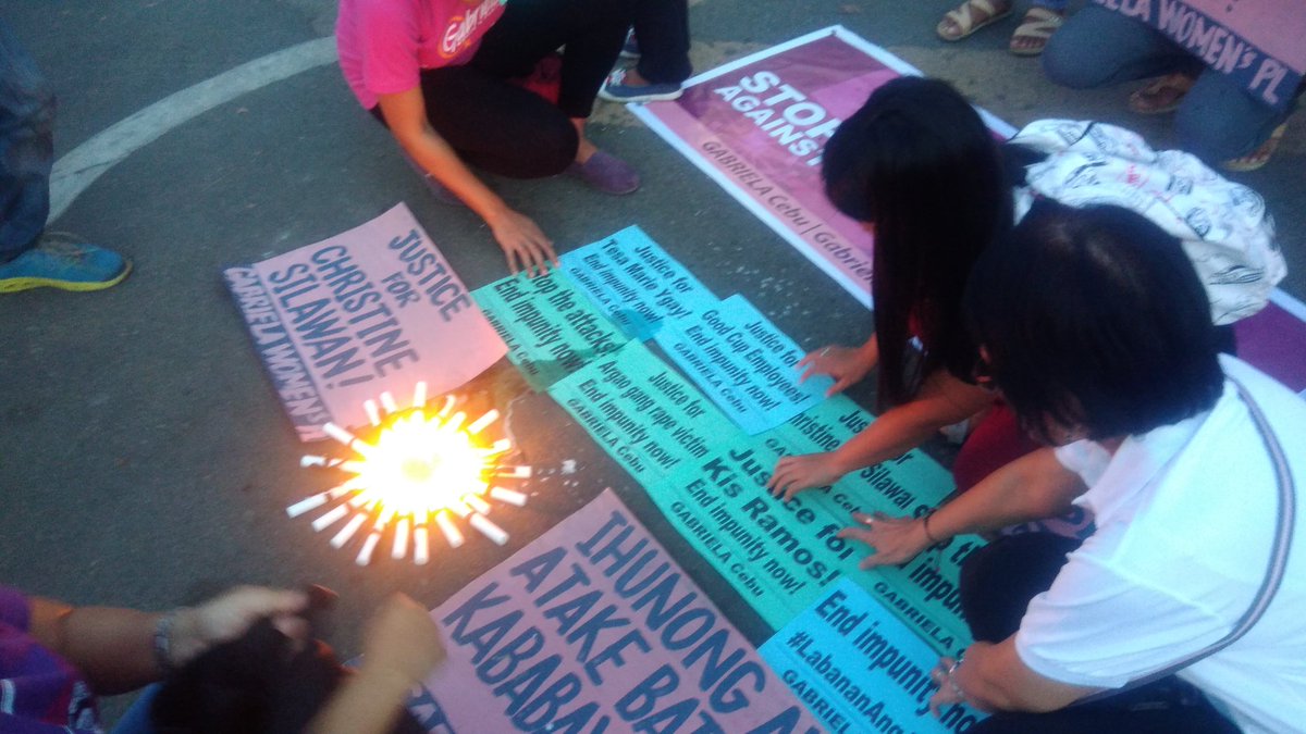 gabrielacebu's tweet photo. LOOK: GABRIELA Cebu and @GabrielaWomenPL hold a candlelighting activity to condemn the rising attacks and abuses against Cebuano women, especially Christine Silawan, Tesa Marie Ygay, Kis Ramos, and the victims of Argao gang rape. #LabananAngAbuso #StoptheAttacks https://t.co/pmjQBA5klT