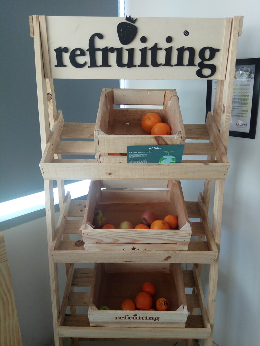 foundever_spain's tweet image. En @Sitel_es fomentamos los hábitos saludables. Hoy, en #SitelMadrid, tenemos fruta gratis para nuestros profesionales. #SitelFit #experienciadeempleado #vidasana