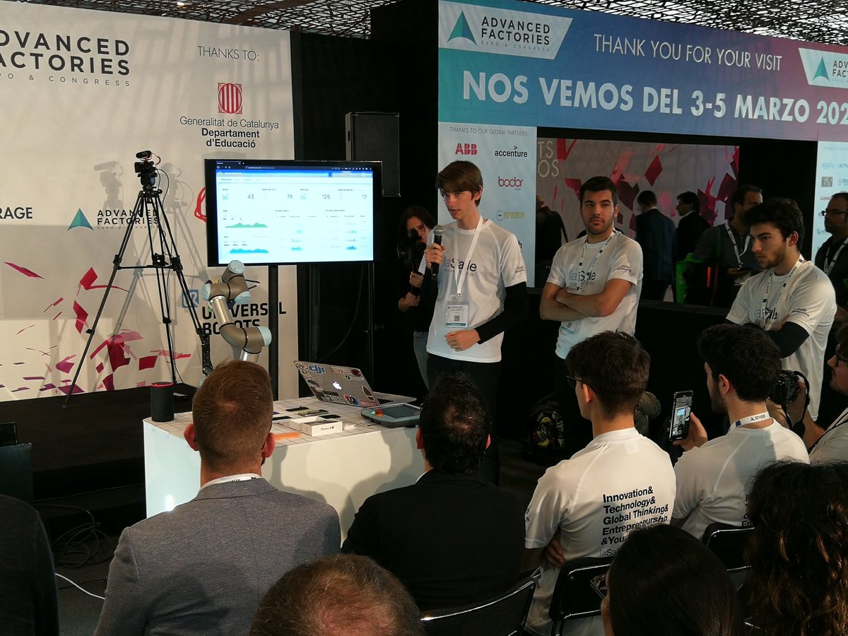 UR_Iberia's tweet photo. El hackathon #HackTheCobot sigue con el reto 2, consistente en el #datamining para monitorizar datos en tiempo real sobre el rendimiento del cobot y, de esta manera, asegurar su correcto funcionamiento en la línea de producción.
#AF2019 https://t.co/IqvFPSLl5b
