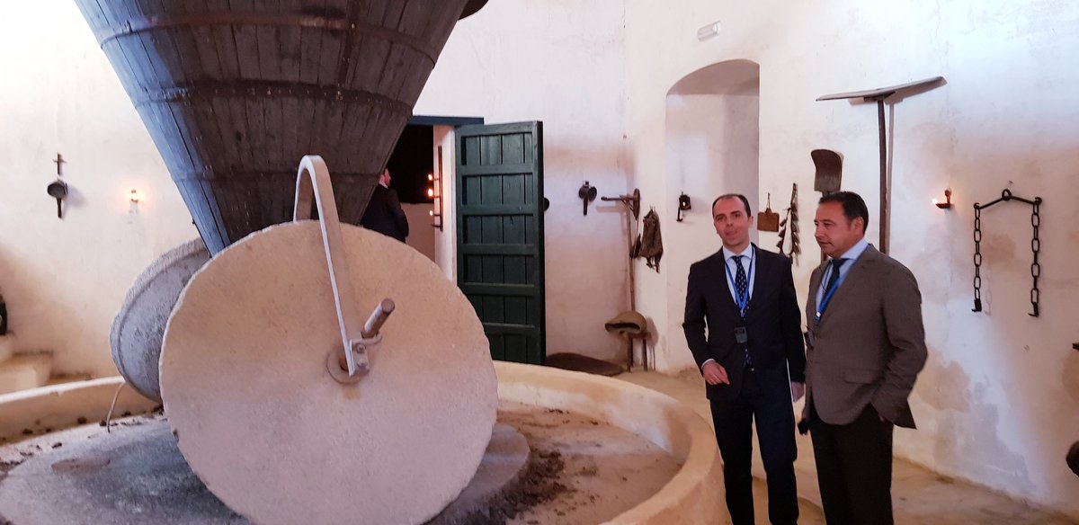 ✅ Marco incomparable, trabajo diario e intenso de ntros empresarios promocionando #Sevilla y #Andalucia 
✅Apoyo desde <a href="/AndaluciaJunta/">Junta de Andalucía</a> a todas ls iniciativas y proyectos enoturísticas y oleoturísticas
#enhorabuena <a href="/HaciendaGuzman/">Hacienda Guzmán</a> <a href="/fundacionjrg/">Fundación JR Guillén</a> <a href="/AlvaGuillen/">Alvaro Guillén</a> <a href="/DeBodegasPorEsp/">De Bodegas por España</a> #STIW