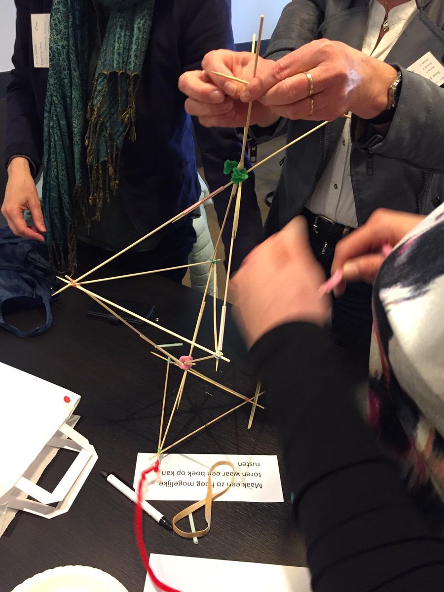 CKCZoetermeer's tweet photo. Vandaag zetten we leerkrachten voor een ontwerp-uitdaging met de workshops ‘The Mystery bag’. Een leuke manier om kennis te maken met #onderzoekend en #ontwerpend leren: een zeer geschikte methodiek voor meer #techniekopschool. @OPOZ-onderwijsdag met ruim 300 leerkrachten. https://t.co/S1fUZ5A5yI