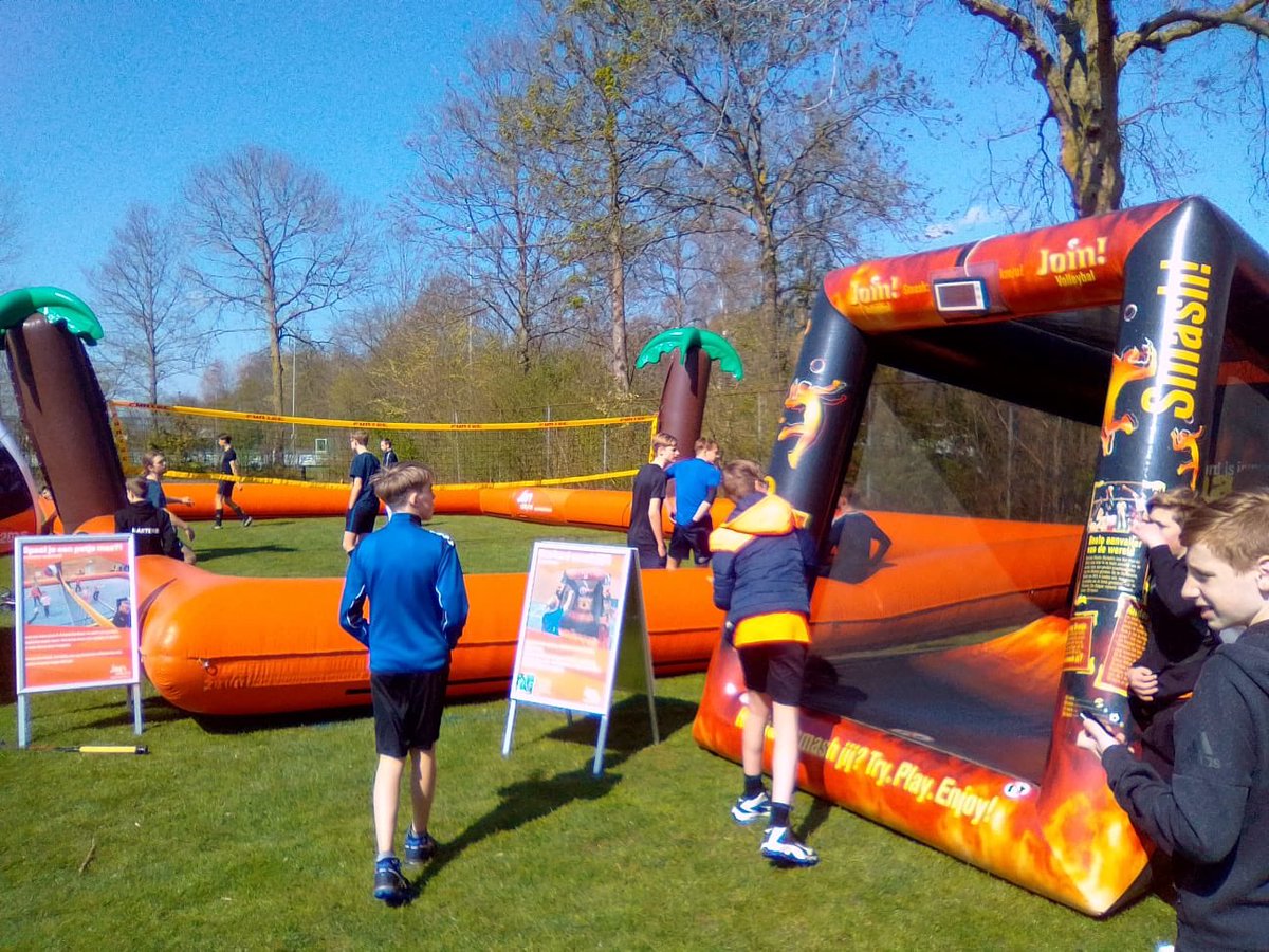 joinvolleytour's tweet photo. Na een succesvolle regionale olympics moves in Nijmegen zijn we vandaag in #Dordrecht! De leerlingen van het Voortgezet Onderwijs zijn lekker aan het smashen! #joinvolleybaltour #joinvolleybal https://t.co/BiTZ2hjljJ