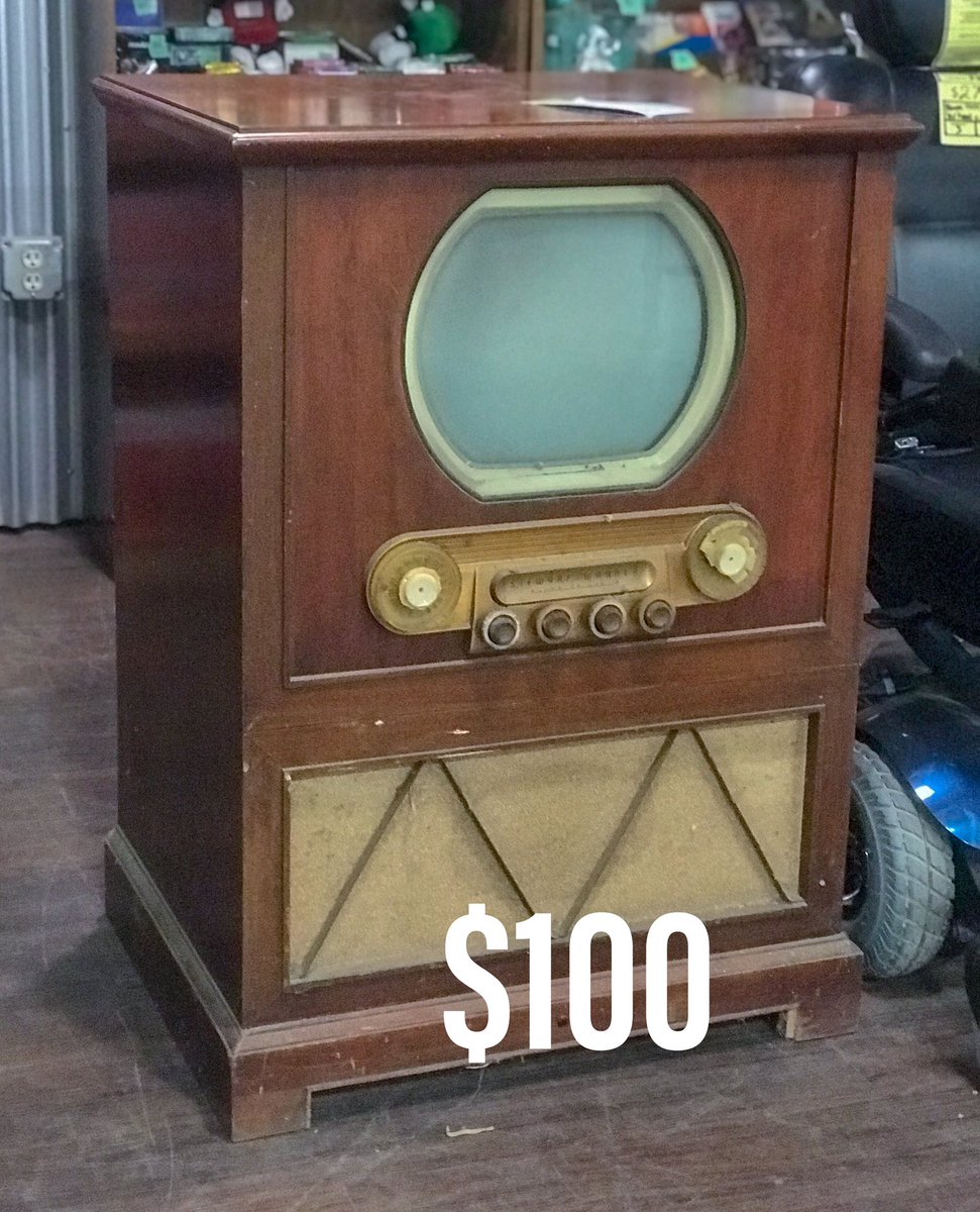 HFHSummitCounty's tweet photo. We’re ready for @GameOfThrones this Sunday #vintage #oldschool #cantwait #donate #shop #support https://t.co/Ke5U4WFHoU