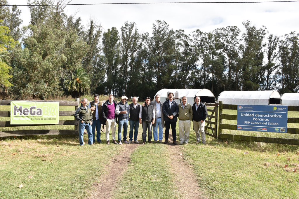 ljsarquis's tweet photo. Recorrimos junto a @Jbalbinj y nuestro equipo de @AgroindustriaBA en #LasArmas en el marco de la #JornadaProductiva2019 @intaargentina una Unidad Porcina- realizada por #Megaba - esta funcionando para pequeños y medianos productores @INTAInforma @mariuvidal https://t.co/MJ7THkU6R3