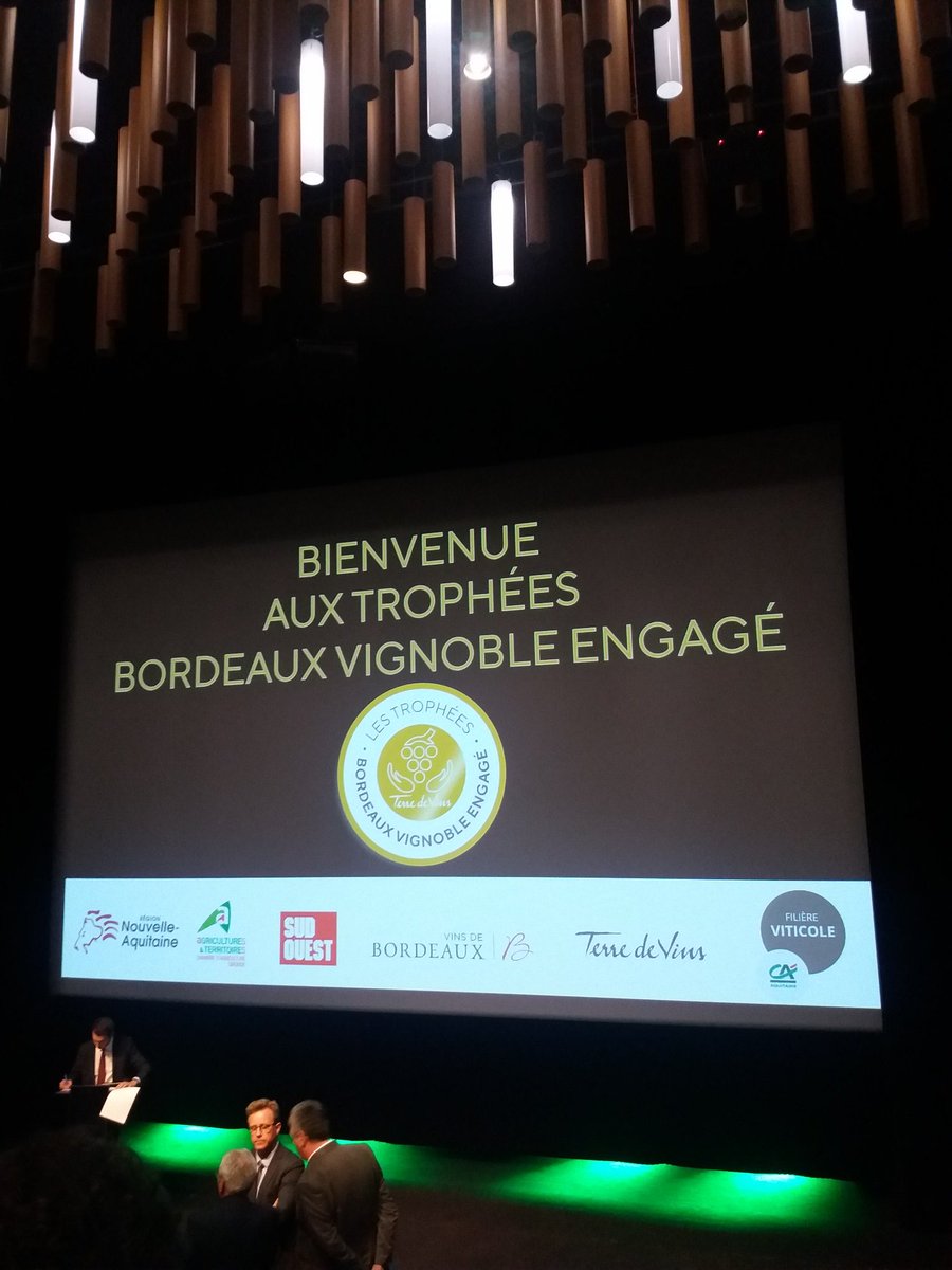 Agus_Mich's tweet photo. Les acteurs engagés  de la filière vin se réunissent aujourd'hui   pour les trophées Bordeaux Vignoble  Engagé. https://t.co/IP8Q54UwzL