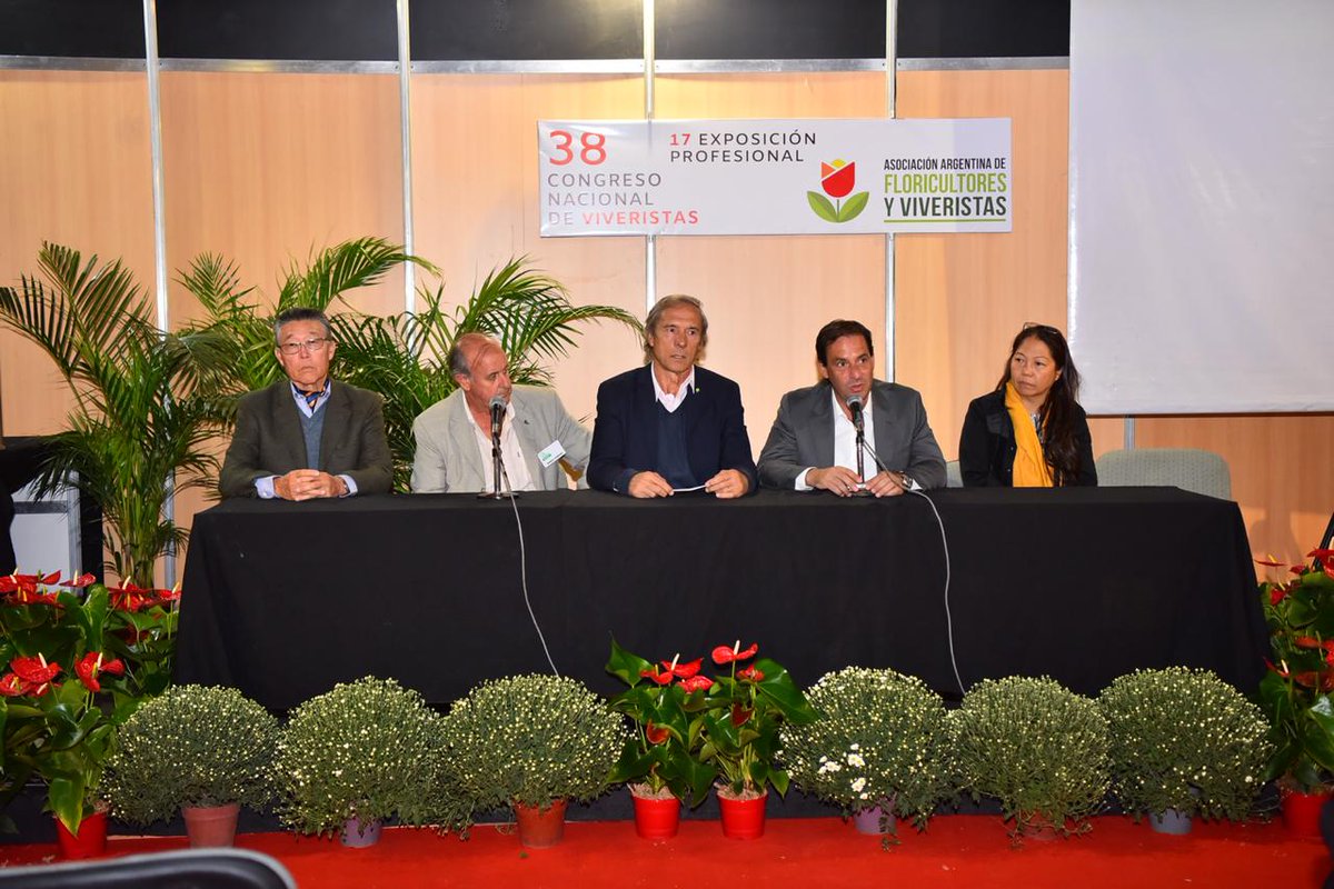 ArielSujarchuk's tweet photo. Acompañamos la apertura del 38° Congreso Nacional de Viveristas y la 17° Exposición Profesional del sector florícola ➡️ https://t.co/WCkSu69AnY

#EscobarEstáDistinto
#Escobar60Aniversario https://t.co/3Sw88Jni3x
