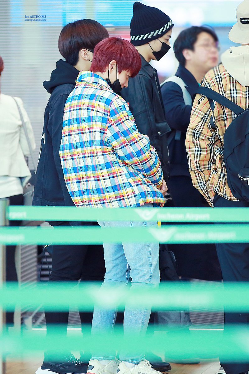 kimmyungjun_com's tweet photo. 190318 인천공항 출국 #아스트로 #ASTRO #엠제이 #MJ @offclASTRO

울 명준 신났쬬😗🎶💕 https://t.co/XiOfQTMTng