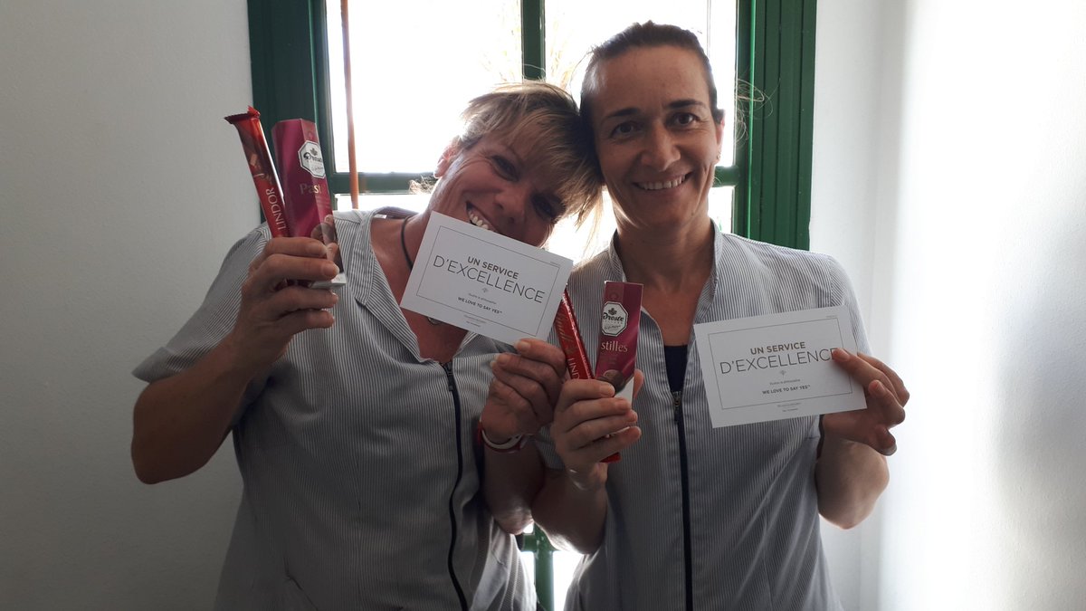 VeroniqueLFrey's tweet photo. Ana & Lupe have been both recognized for their #ExcellenceService by @DianaFerreres Congratulations girls 👏👏 #ClubDelCarmen #DPerfectService #DiamondCareers #DiamondResorts #EmployerOfChoice #LifeAtDiamond https://t.co/B8xvpDLbYq