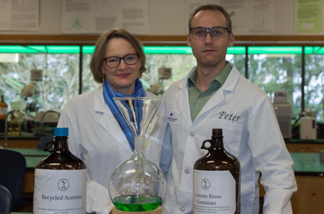 viunews's tweet photo. #SDG12: In 2017 #VIU was the 2nd university in Canada to join the Green Chemistry Commitment (https://t.co/DbwWPeF66u) &amp; the Chemistry department did a green transition - greatly reducing the use of chlorinated chemicals &amp; recycling their acetone. #VIUSDGCampaign @SustDev https://t.co/QZs8jn2J8E