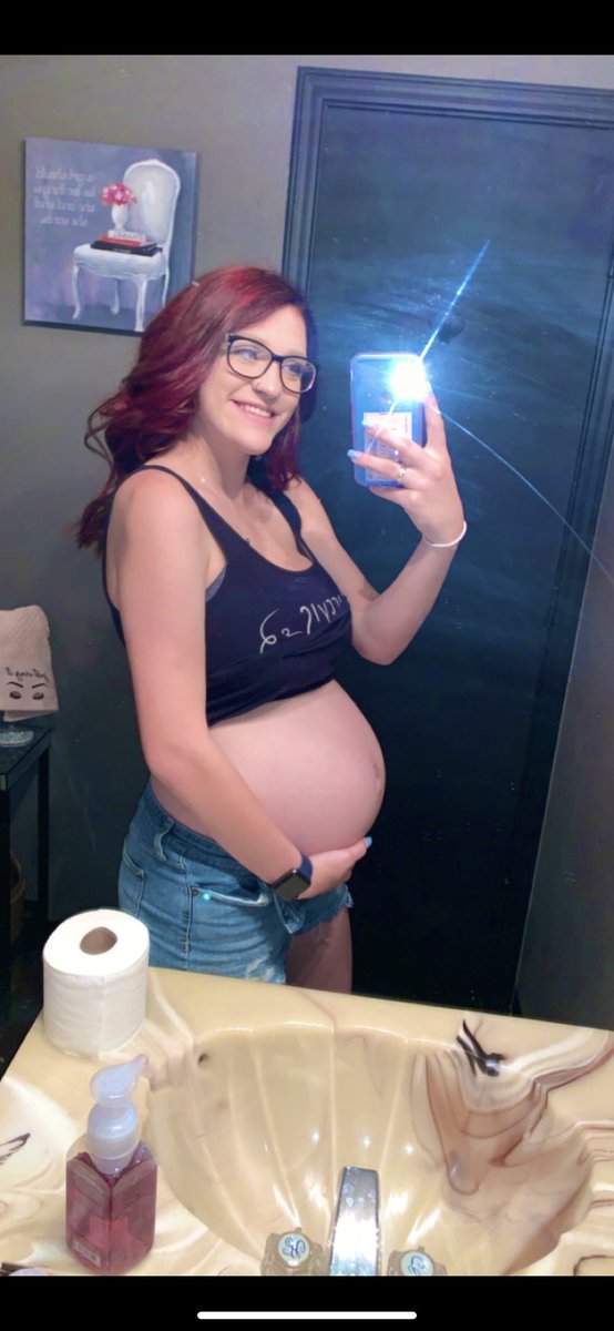 BeasleyKayla's tweet photo. officially 9 months pregnant🤰🏼😌 28 days to go. #36weeks @TexasKiid https://t.co/JTNytyy2Ti