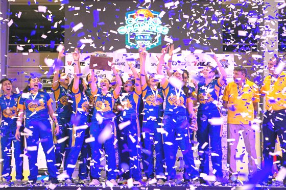 Las Tigrillas de #basquetbol ganaron el campeonato de la Liga ABE con marcador final de 67-58. Jaqueline Ramírez fue nombrada la Jugadora más Valiosa del encuentro; y Nohemí Rosales la Jugadora Ideal de los Ocho Grandes.
#GarraTigre
bit.ly/2uYRQOa