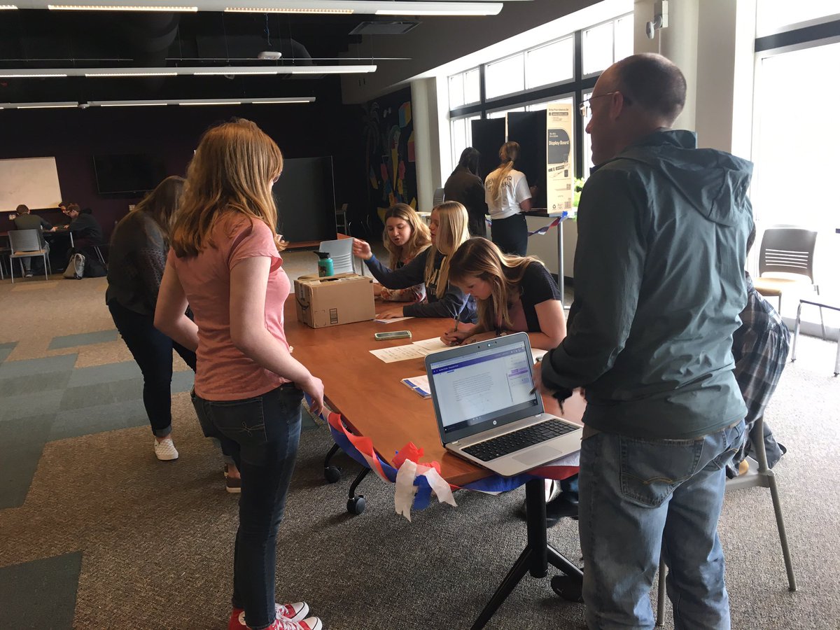 CompassAcad's tweet image. At Compass, we hold our own presidential elections. #sophomoreamericanstudies #CA2019