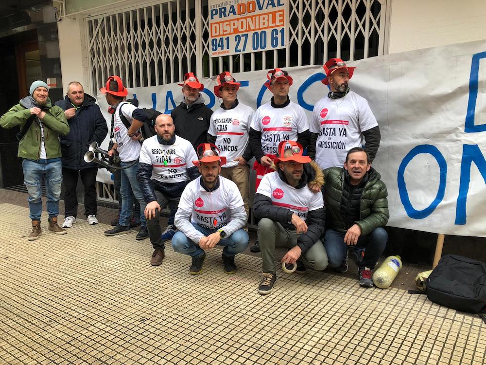 (🎥VÍDEO) Los Bomberos de Logroño (@bajominimosbomb) irrumpen en la pre-campaña electoral. 
rioja2.com/n-130833-3-los…