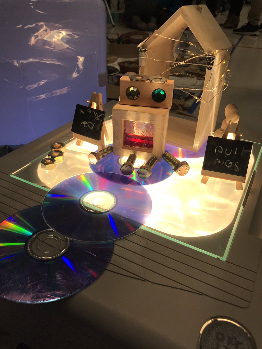fdk_donnaindra's tweet photo. Telling the story of 3 Little Pigs using light as an added material. #DPInnovators #reggioinspired https://t.co/Ye4Jrl2H4P