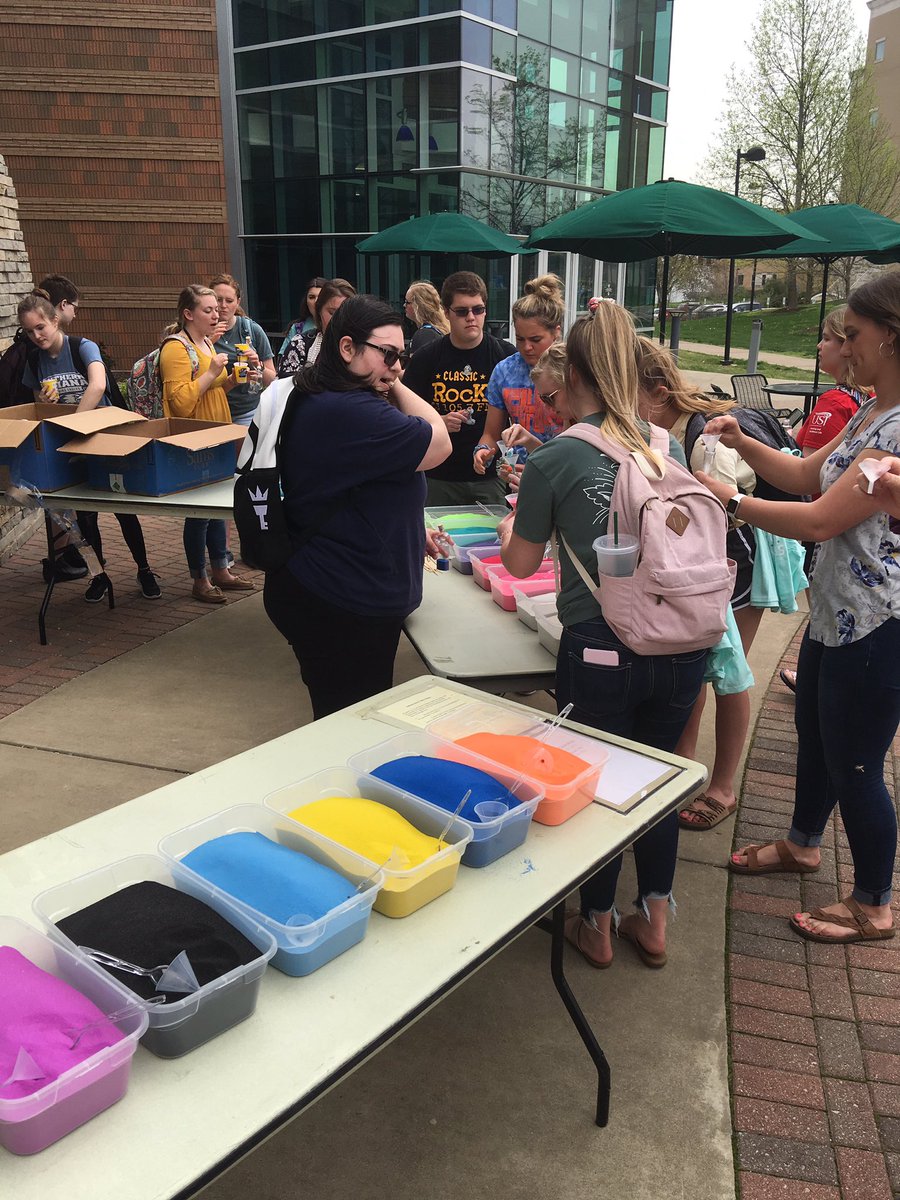 USI_SpringFest's tweet image. Come to the University Center! We have Sand Art, Caricature drawings, Kona Ice, &amp;amp; Yard Games!!