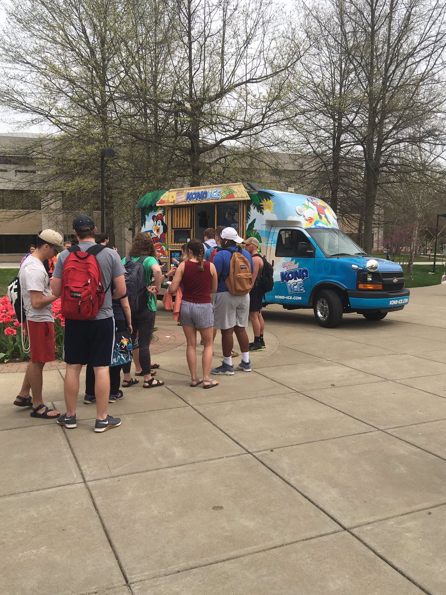 USI_SpringFest's tweet image. Come to the University Center! We have Sand Art, Caricature drawings, Kona Ice, &amp;amp; Yard Games!!