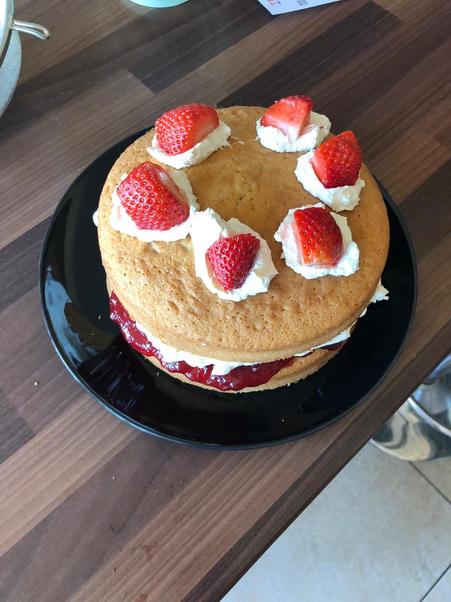 Ralphy_boy1's tweet photo. My human made a cake and I helped by cleaning the bowls 🐾 https://t.co/b5wNLGWZzb