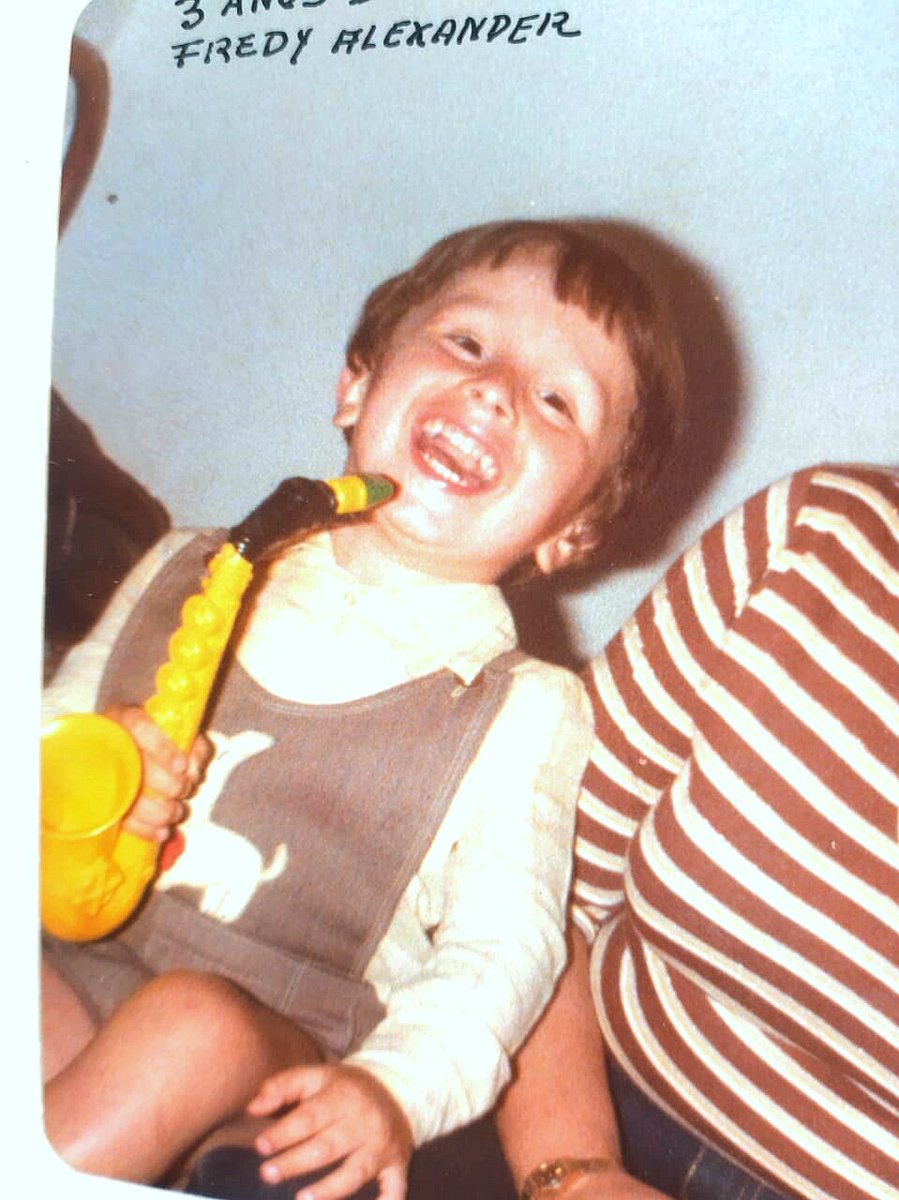debrucesami's tweet photo. #tbth Y ellos son #DeBrucesAMi en una versión pequeñita! Cuál de todo más figurita? 😂
#Reggae #jahchildren #bandreggae #tbt https://t.co/iGQYSQOxzF