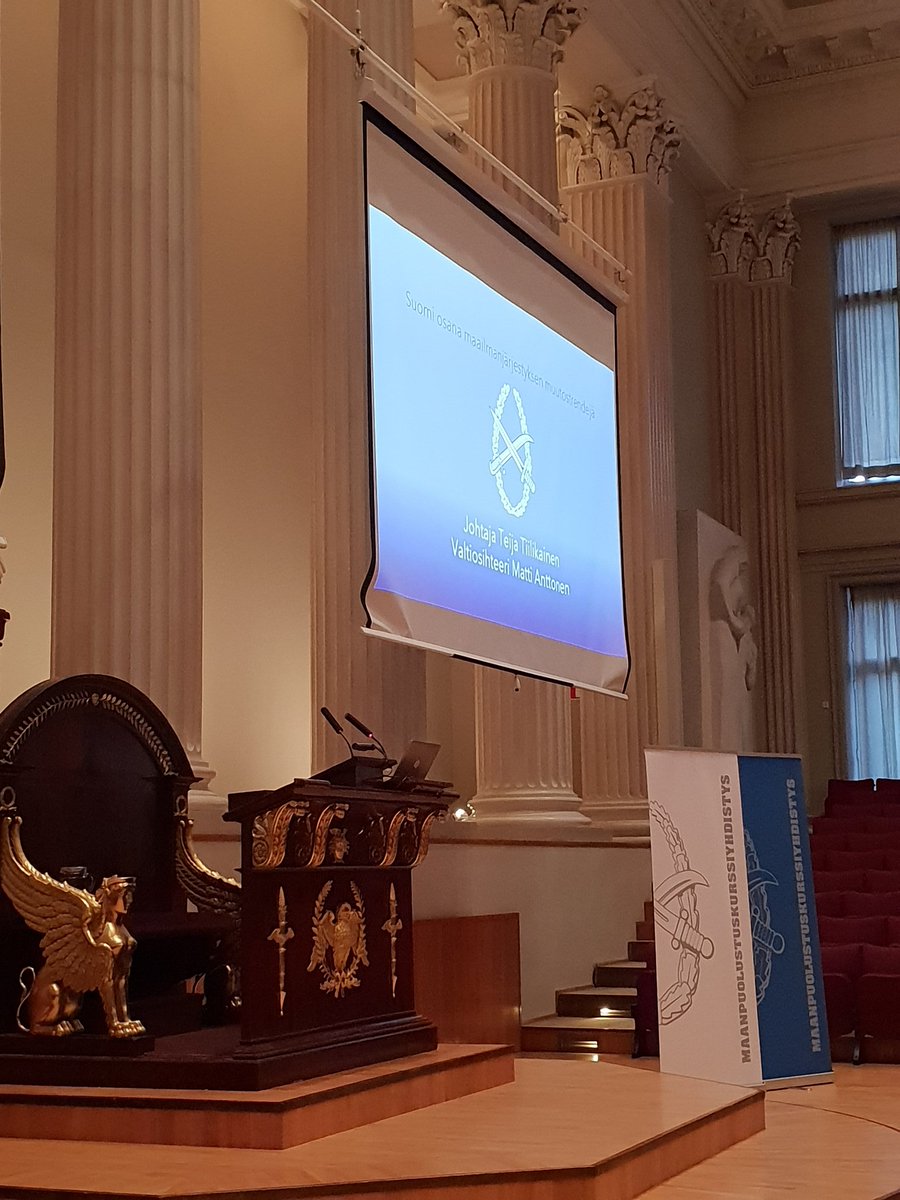 IirisMaatta's tweet photo. Mukava nähdä #MPK228 kurssilaisia Maanpuolustuskurssiyhdistyksen kokouksessa komeassa @helsinkiuni juhlasalissa. Kuulimme Teija Tiilikaisen ja Matti Anttosen loistavat puheenvuorot, joiden perspektiivin laajuus piristi näin vaaliviikolla. #ulkopolitiikka #maanpuolustuskurssit https://t.co/fSDiK4txK2