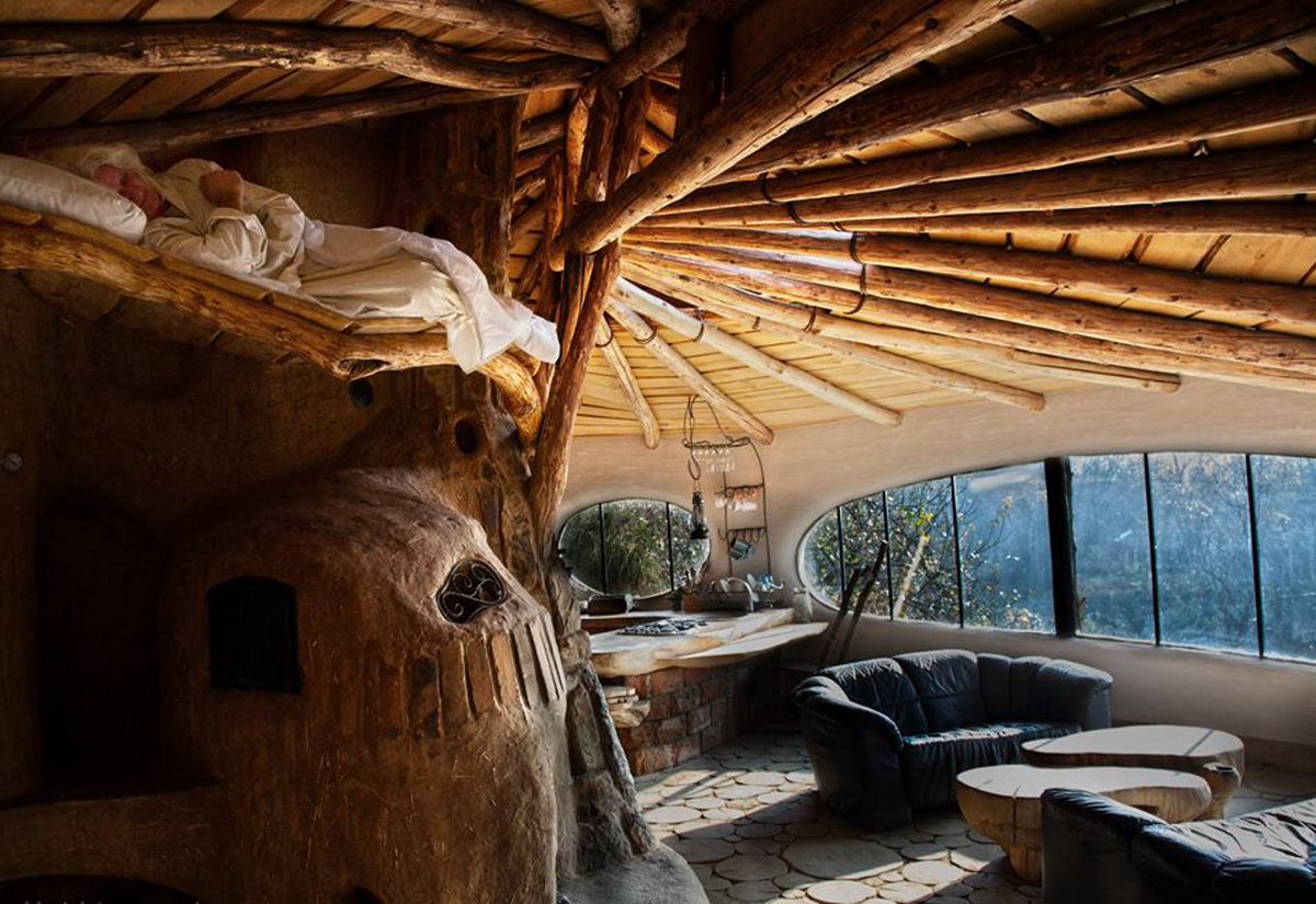 Übernachten wie ein #Hobbit in #Mittelerde. Dieses verwunschene Hobbithaus in #Polen verzaubert seine Gäste nicht nur mit filmreifen Interieur, sondern auch mit seiner traumhaften Lage im Bieszczady-Gebirge. bit.ly/2Idht5R
