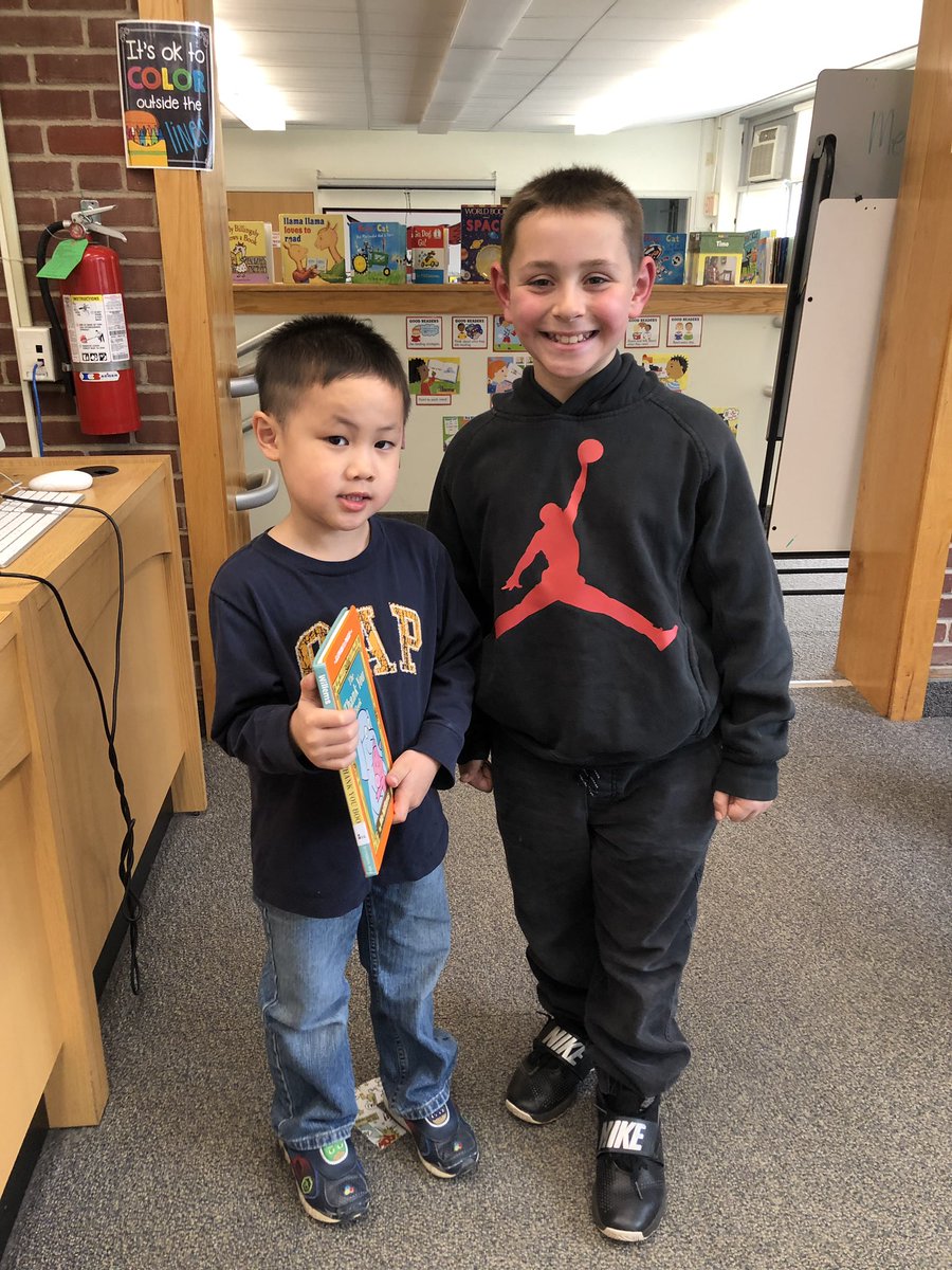 MediaLake's tweet photo. Our helpful 3rd graders joined our Kindergartners for a special library class! It really doesn’t get sweeter than this! https://t.co/XnwD3bVFhA