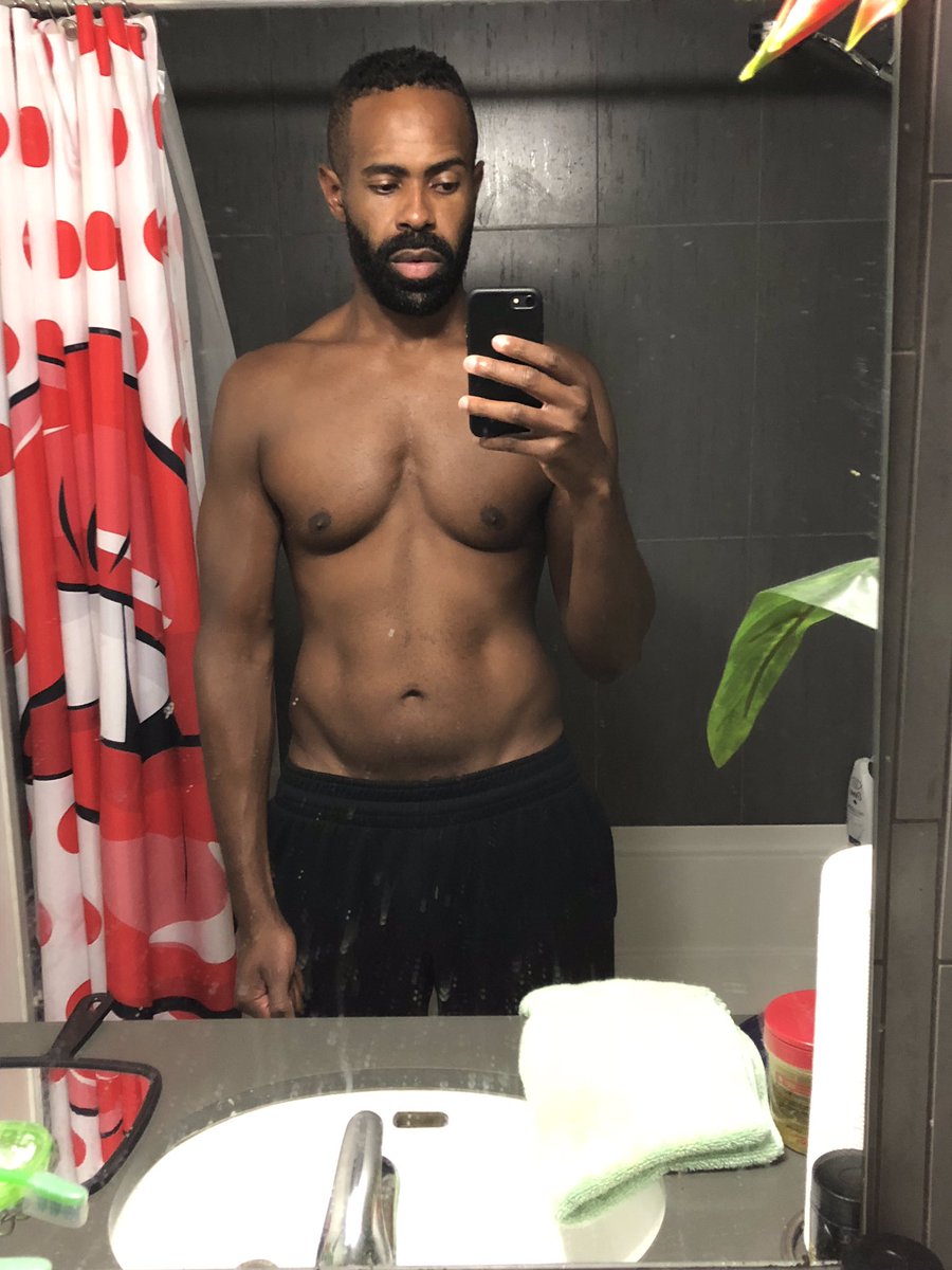 UncleShaunYB's tweet photo. Happy Thursday #BeenInTheLab 🏋🏾‍♂️💪🏾 #BabyGymRat #ThirtySevenClub 🙌🏾🙌🏾🌈🌈 #YouBettah https://t.co/xz10wBg1BD