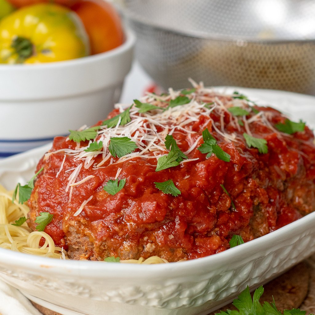 Slow Cooker Italian Meatloaf tastes exactly like a giant meatball served on spaghetti. This easy weeknight recipe combines ground beef, parmesan, seasonings, and bread crumbs, all smothered in marinara sauce, and cooked in the crock pot. mamagourmand.com/slow-cooker-gi…