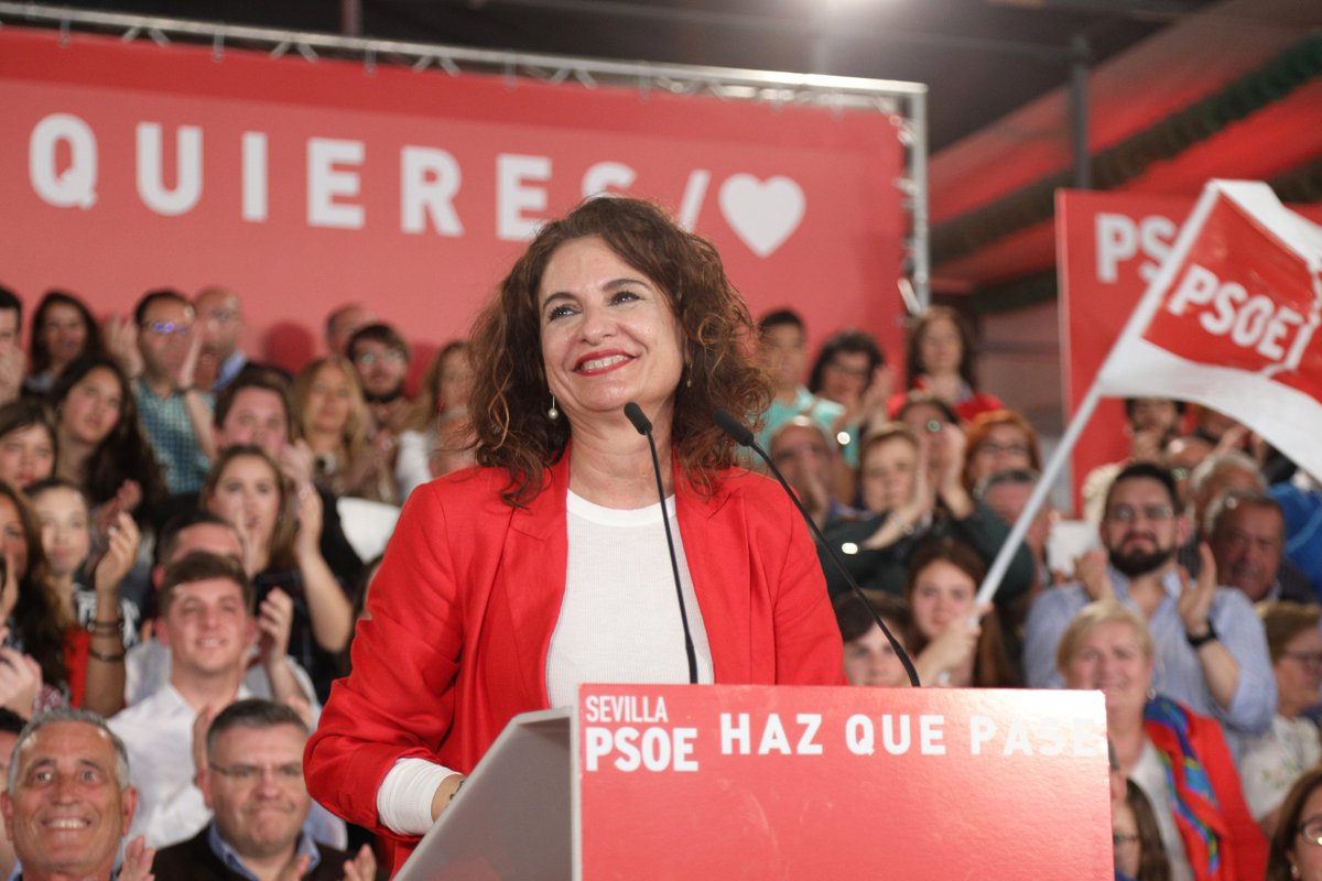 PSOE's tweet image. /❤️@mjmonteroc: A la gente se le ha quedado corto todo lo que hemos hecho estos 10 meses, tras salir de la etapa de penumbra del #PP.

👩‍🔧👨‍🔧Cada día de este Gobierno de @sanchezcastejon ha sido un orgullo y hemos devuelto la esperanza a los trabajadores.

#HazQuePase