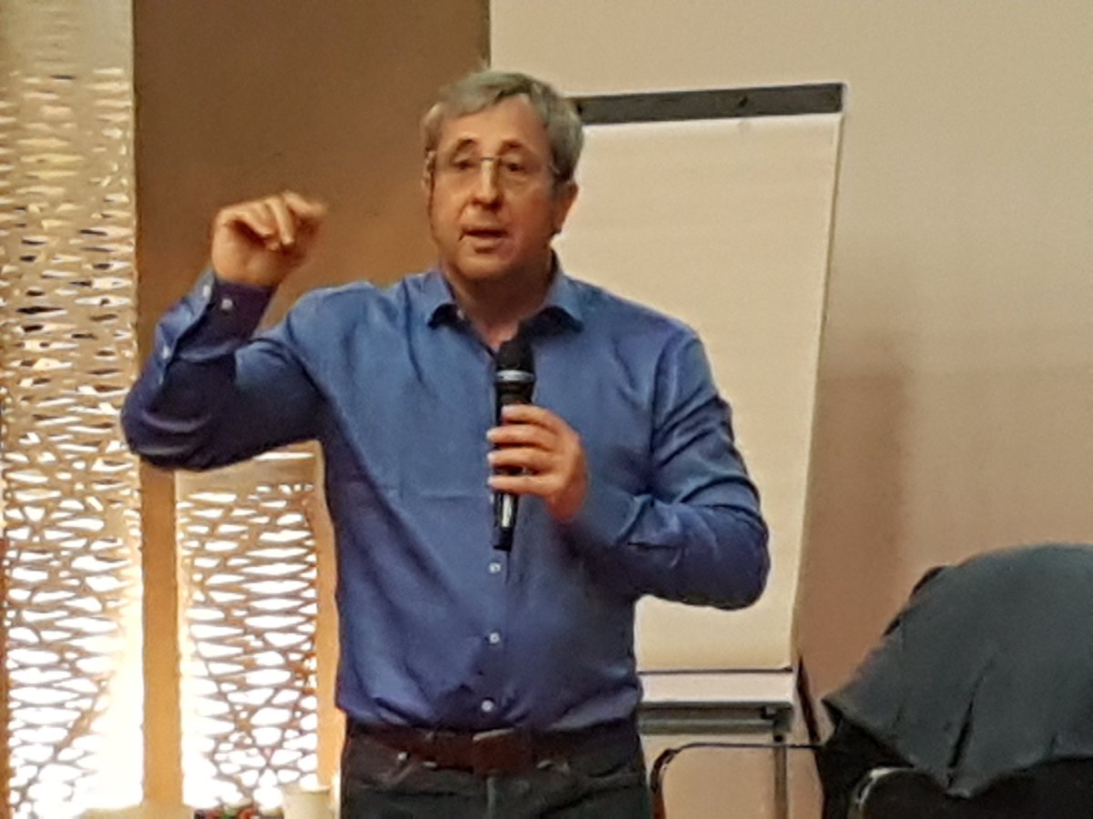 BARRESLaurent's tweet photo. Processus d'innovation collaborative du territoire. La 2eme conférence #masterclass organisée à l'école @isis_ingenieur @castres par @FondationTA pour les entreprises du #Tarn. Une belle journée créative. Merci Lionel Roure et Geneviève Calmels pour cette performance. https://t.co/exn4XlJGAe