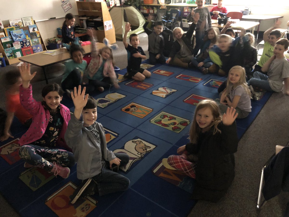 MrsSmithNat's tweet photo. Discussing different types of learning we can do in the dark! 🤔🌚 #notreallythatdark #theyarelovingit https://t.co/94TixFlu1S